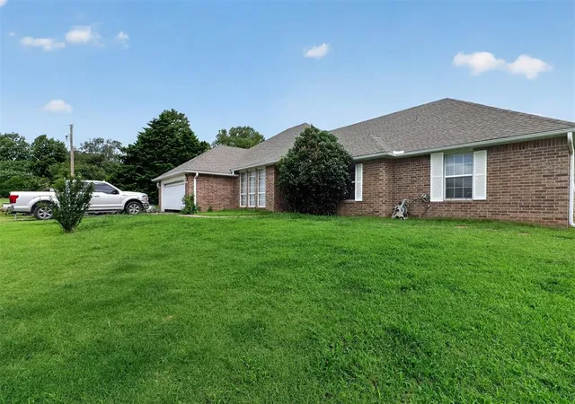 1st image of 5 Rainbow Dr, Ponca City, OK 74604 | MLS# 1238748