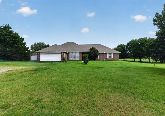 3rd image of 5 Rainbow Dr, Ponca City, OK 74604 | MLS# 1238748