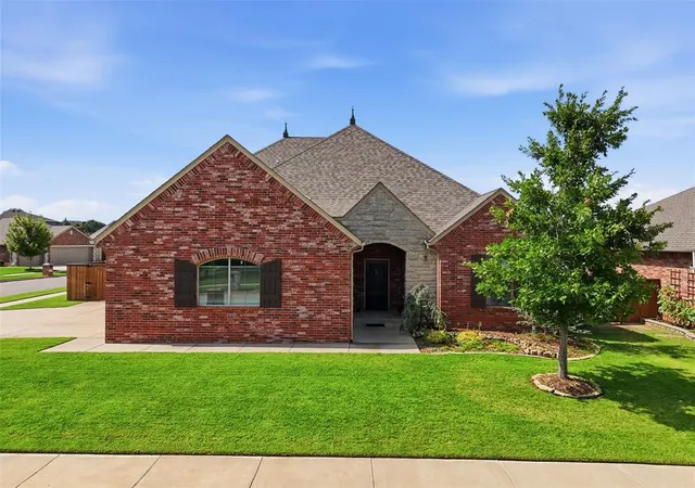 Homes for sale in Oklahoma City, OK | 13608 Cobblestone Curve Rd, Oklahoma City, OK 73142 | MLS# 1238749