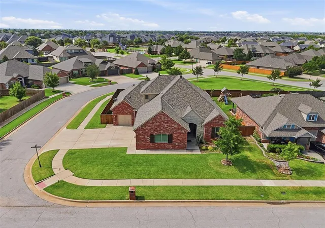 Homes for sale in Oklahoma City, OK | 13608 Cobblestone Curve Rd, Oklahoma City, OK 73142 | MLS# 1238749