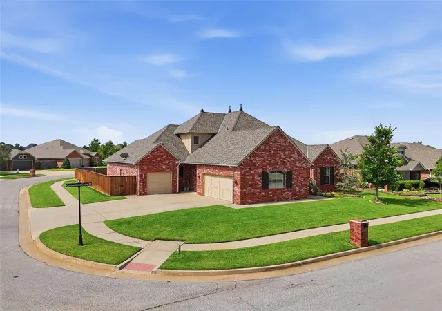 Homes for sale in Oklahoma City, OK | 13608 Cobblestone Curve Rd, Oklahoma City, OK 73142 | MLS# 1238749