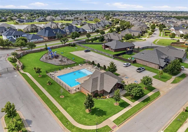 Homes for sale in Oklahoma City, OK | 13608 Cobblestone Curve Rd, Oklahoma City, OK 73142 | MLS# 1238749