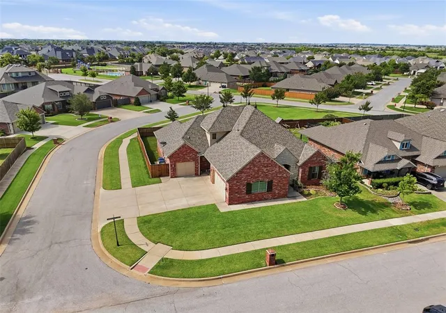 Homes for sale in Oklahoma City, OK | 13608 Cobblestone Curve Rd, Oklahoma City, OK 73142 | MLS# 1238749