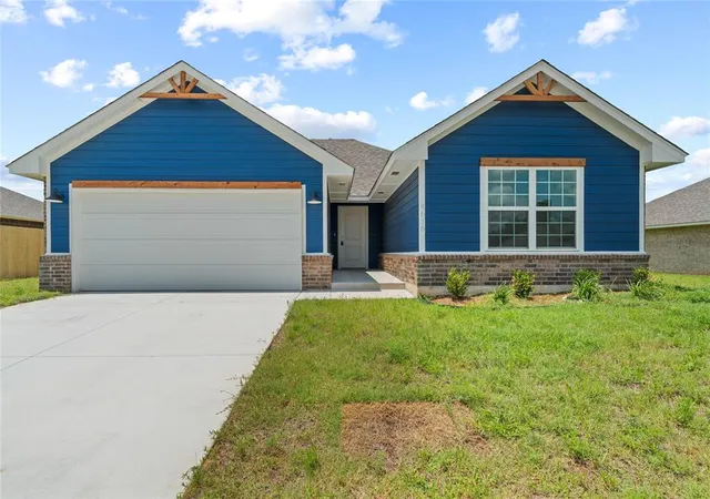 Homes for sale in Harrah, OK | 4616 Lincoln Lndg, Harrah, OK 73045 | MLS# 1238751