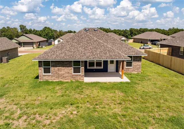 Homes for sale in Harrah, OK | 4616 Lincoln Lndg, Harrah, OK 73045 | MLS# 1238751