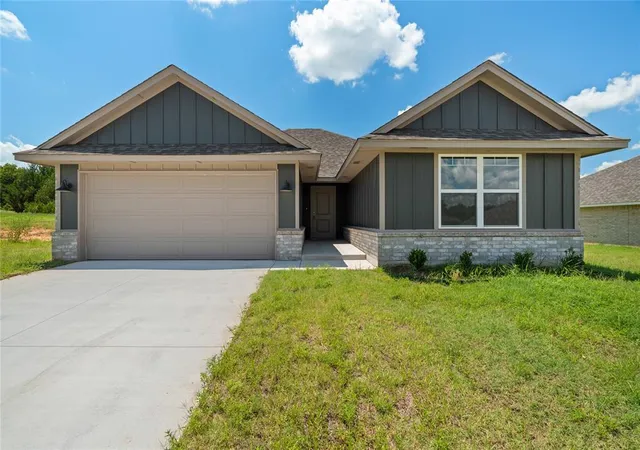Homes for sale in Harrah, OK | 4640 Lincoln Lndg, Harrah, OK 73045 | MLS# 1238754