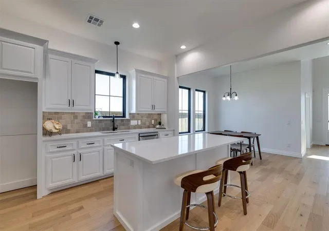 1st image of 19325 S Country Dr, Edmond, OK 73012 | MLS# 1238755