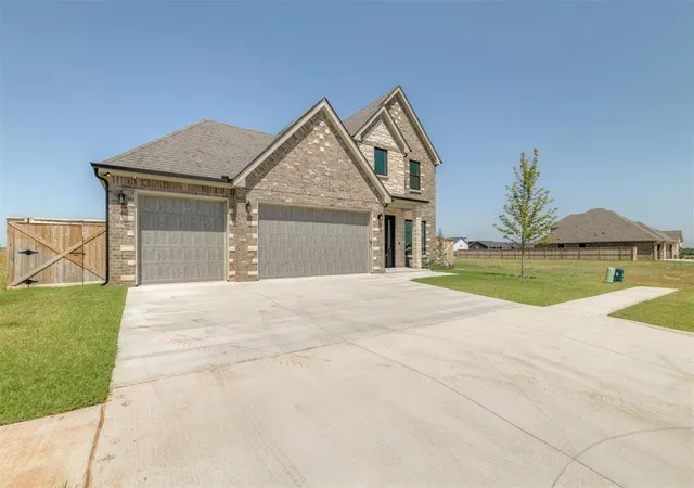 3rd image of 19325 S Country Dr, Edmond, OK 73012 | MLS# 1238755