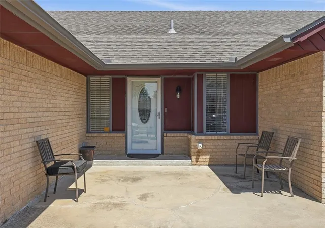 Homes for sale in Oklahoma City, OK | 1412 Foxfire St, Oklahoma City, OK 73160 | MLS# 1238757