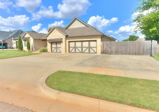 Photo 3 of Sale Pending at 4304 Brg Wood Ln, Oklahoma City, OK 73179 | MLS# 1238758 | Listing updated on 2026-08-17