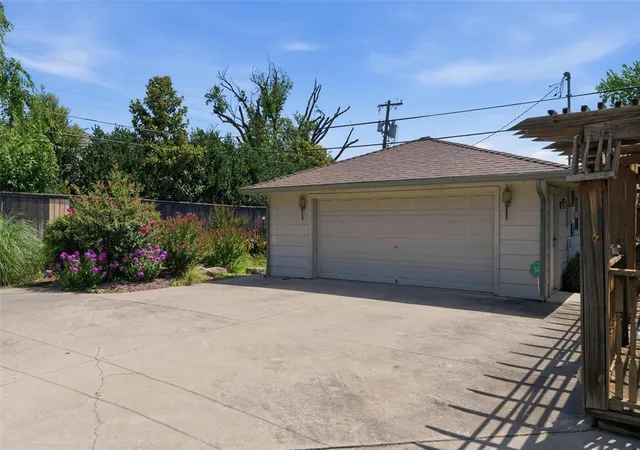 Photo 10 of Single family home for sale at 1205 Marlboro Ln, Nichols Hills, OK 73116 | MLS# 1238766 | Listing updated on 2026-07-16