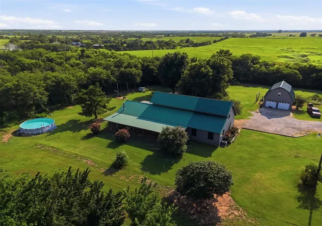 Homes for sale in Billings, OK | 16100 County Road 20, Billings, OK 74630 | MLS# 1238768