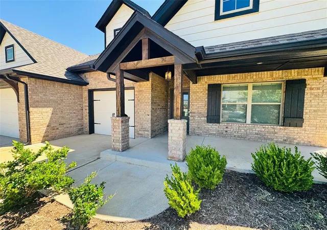 2nd image of 13920 Kamber Dr, Yukon, OK 73099 | MLS# 1238771