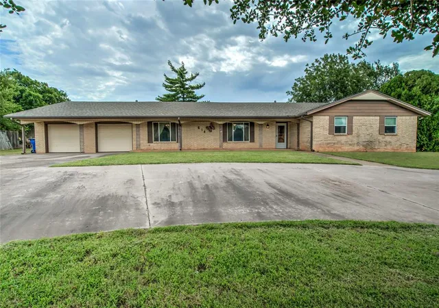Homes for sale in Mustang, OK | 614 S Lakehoma Pl Dr, Mustang, OK 73064 | MLS# 1238772