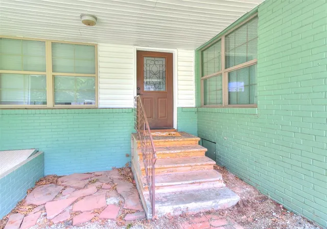 2nd image of 1702 N Market Ave, Shawnee, OK 74804 | MLS# 1238787