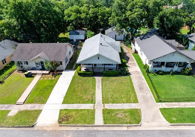Photo 3 of Sale Pending at 21 E Severn St, Shawnee, OK 74801 | MLS# 1238791 | Listing updated on 2026-07-29