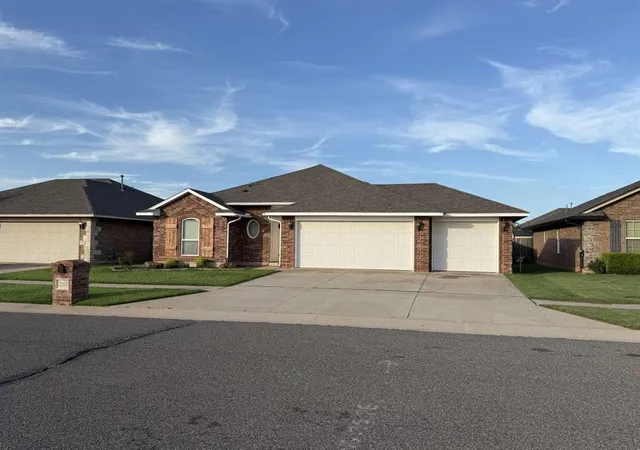 Photo 3 of Single family home for sale at 2261 Blue Jay Dr, Edmond, OK 73012 | MLS# 1238793 | Listing updated on 2026-10-01