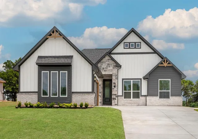 Photo 1 of Single family home for sale at 2386 Clubhouse Dr, Blanchard, OK 73010 | MLS# 1238806 | Listing updated on 2026-10-02
