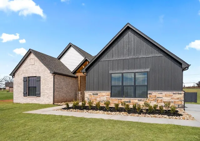2nd image of 2288 Summit Cir, Blanchard, OK 73010 | MLS# 1238810