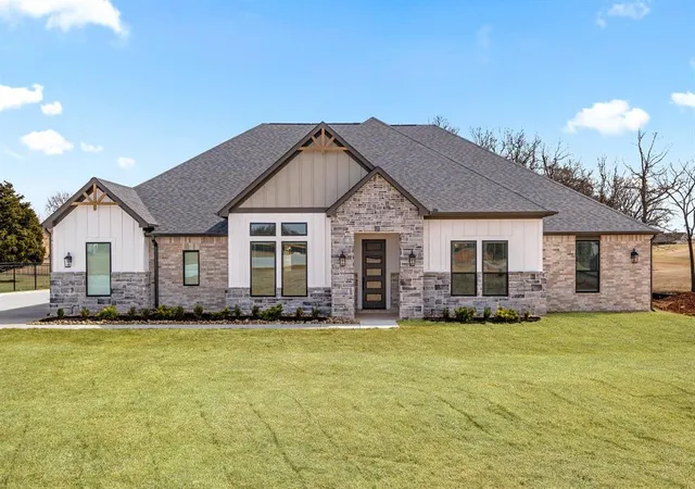 Photo 1 of Single family home for sale at 2284 Summit Cir, Blanchard, OK 73010 | MLS# 1238811 | Listing updated on 2026-07-11