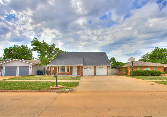 Homes for sale in Oklahoma City, OK | 1028 Sw 94th St, Oklahoma City, OK 73139 | MLS# 1238814