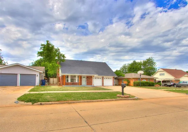 Homes for sale in Oklahoma City, OK | 1028 Sw 94Th St, Oklahoma City, OK 73139 | MLS# 1238814
