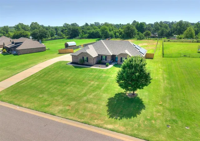 1st image of 186 Oakridge Dr, Choctaw, OK 73020 | MLS# 1238822