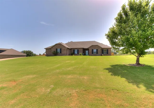 2nd image of 186 Oakridge Dr, Choctaw, OK 73020 | MLS# 1238822