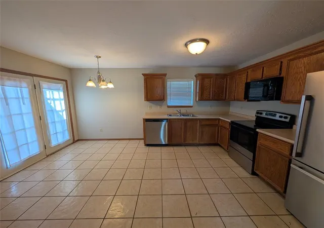 3rd image of 3201 Lois Arlene Cir, Moore, OK 73160 | MLS# 1238828