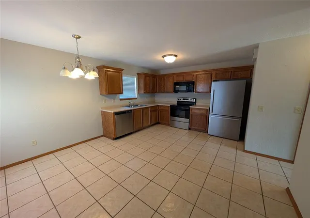 4th image of 3201 Lois Arlene Cir, Moore, OK 73160 | MLS# 1238828