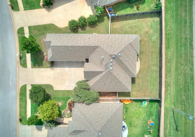 Photo 4 of Sale Pending at 13569 Cobblestone Curv Rd, Oklahoma City, OK 73142 | MLS# 1238835 | Listing updated on 2026-09-07