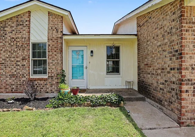 1st image of 12216 Sw 15th Ter, Yukon, OK 73099 | MLS# 1238836