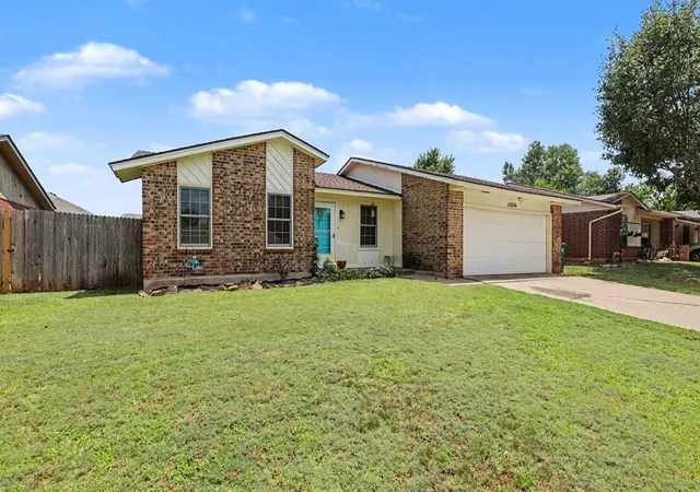 2nd image of 12216 Sw 15th Ter, Yukon, OK 73099 | MLS# 1238836
