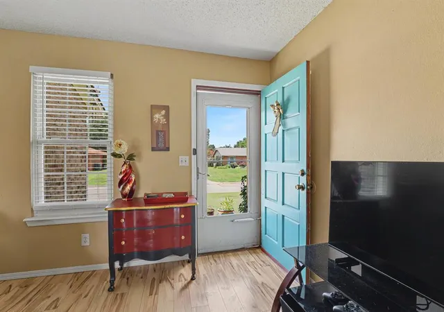 3rd image of 12216 Sw 15Th Ter, Yukon, OK 73099 | MLS# 1238836