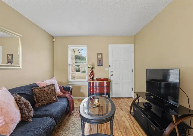 4th image of 12216 Sw 15Th Ter, Yukon, OK 73099 | MLS# 1238836