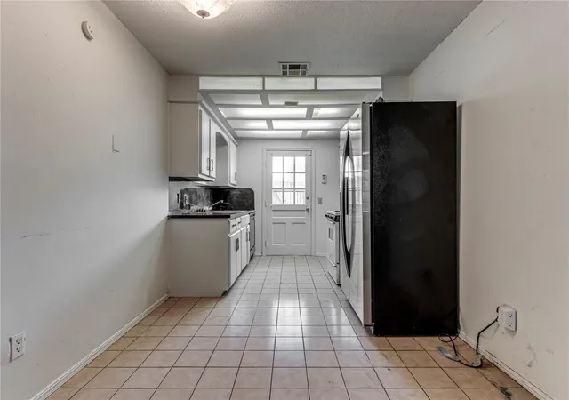 Listing Photo 5 - Condo for sale in building located at 7107 NW 16th St, Bethany, OK 73008