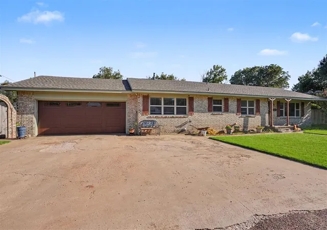 Homes for sale in Mangum, OK | 116 W Jackson St, Mangum, OK 73554 | MLS# 1238863