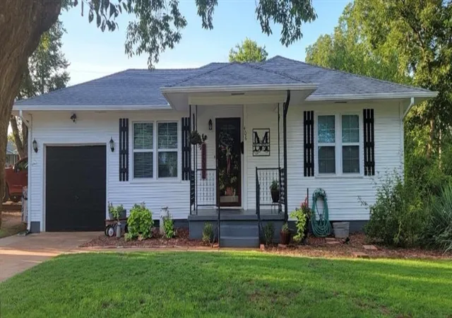 1st image of 406 Winona, Lindsay, OK 73052 | MLS# 1238866
