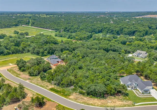 2nd image of 2203 Crossover Ct, Edmond, OK 73034 | MLS# 1238880