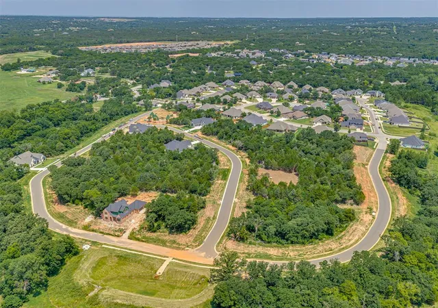 4th image of 2203 Crossover Ct, Edmond, OK 73034 | MLS# 1238880