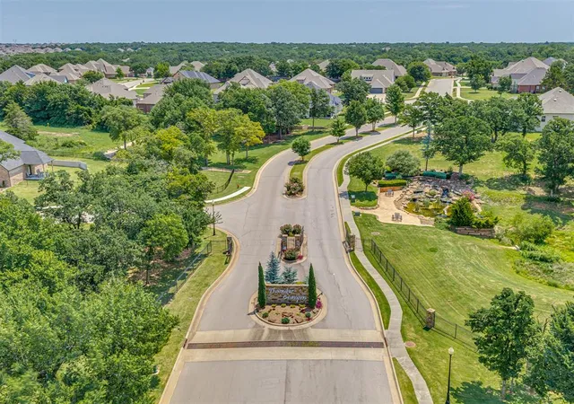 10th image of 2203 Crossover Ct, Edmond, OK 73034 | MLS# 1238880