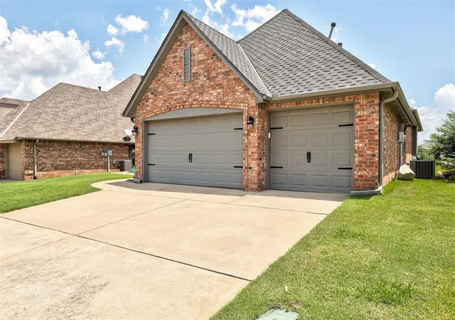 2nd image of 16708 Covington Manor, Edmond, OK 73012 | MLS# 1238910