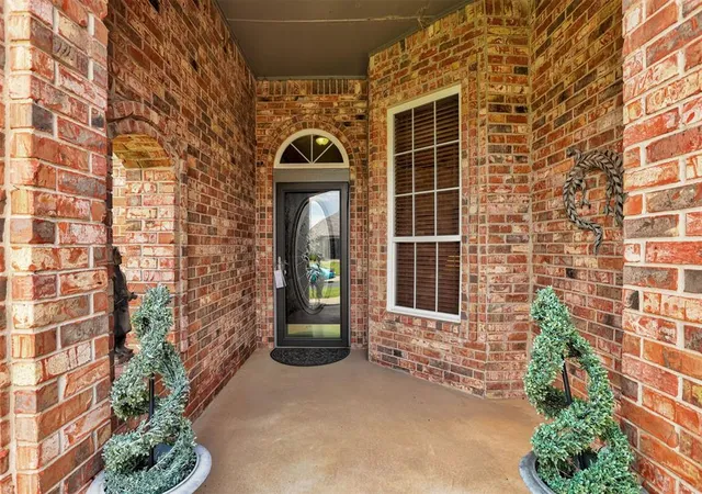 4th image of 16708 Covington Manor, Edmond, OK 73012 | MLS# 1238910