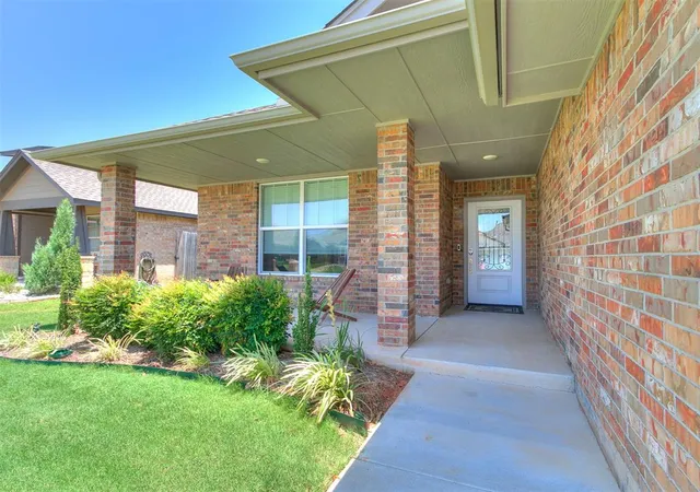 Photo 2 of Sale Pending at 4400 Idylbreeze Dr, Oklahoma City, OK 73179 | MLS# 1238911 | Listing updated on 2026-08-21