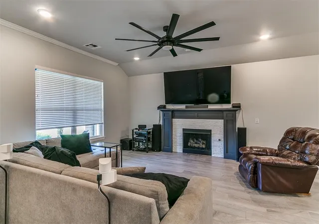 Photo 4 of Sale Pending at 4400 Idylbreeze Dr, Oklahoma City, OK 73179 | MLS# 1238911 | Listing updated on 2026-08-21