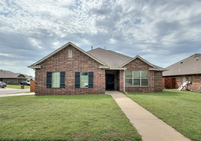 2nd image of 20764 Frontier Pl, Harrah, OK 73045 | MLS# 1238919