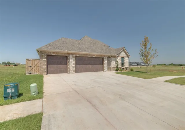 2nd image of 19409 S Country Dr, Edmond, OK 73012 | MLS# 1238922