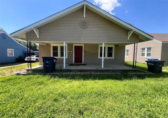 1st image of 1309 W Elm Ave, Enid, OK 73703 | MLS# 1238924