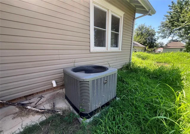 Photo 4 of Single family home for sale at 1309 W Elm Ave, Enid, OK 73703 | MLS# 1238924 | Listing updated on 2026-08-11