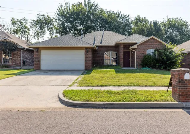 Photo 1 of Single family home for sale at 1833 Parkridge Dr, Norman, OK 73071 | MLS# 1238927 | Listing updated on 2026-07-12
